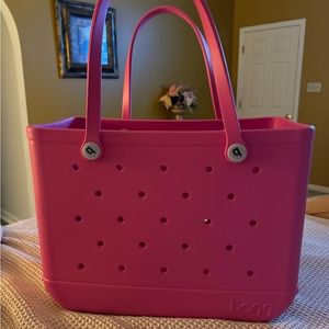 hot pink bogg bag   gently used